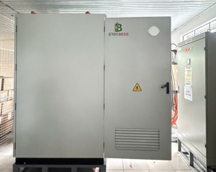 Hệ thống pin lưu trữ năng lượng BESS100/E215