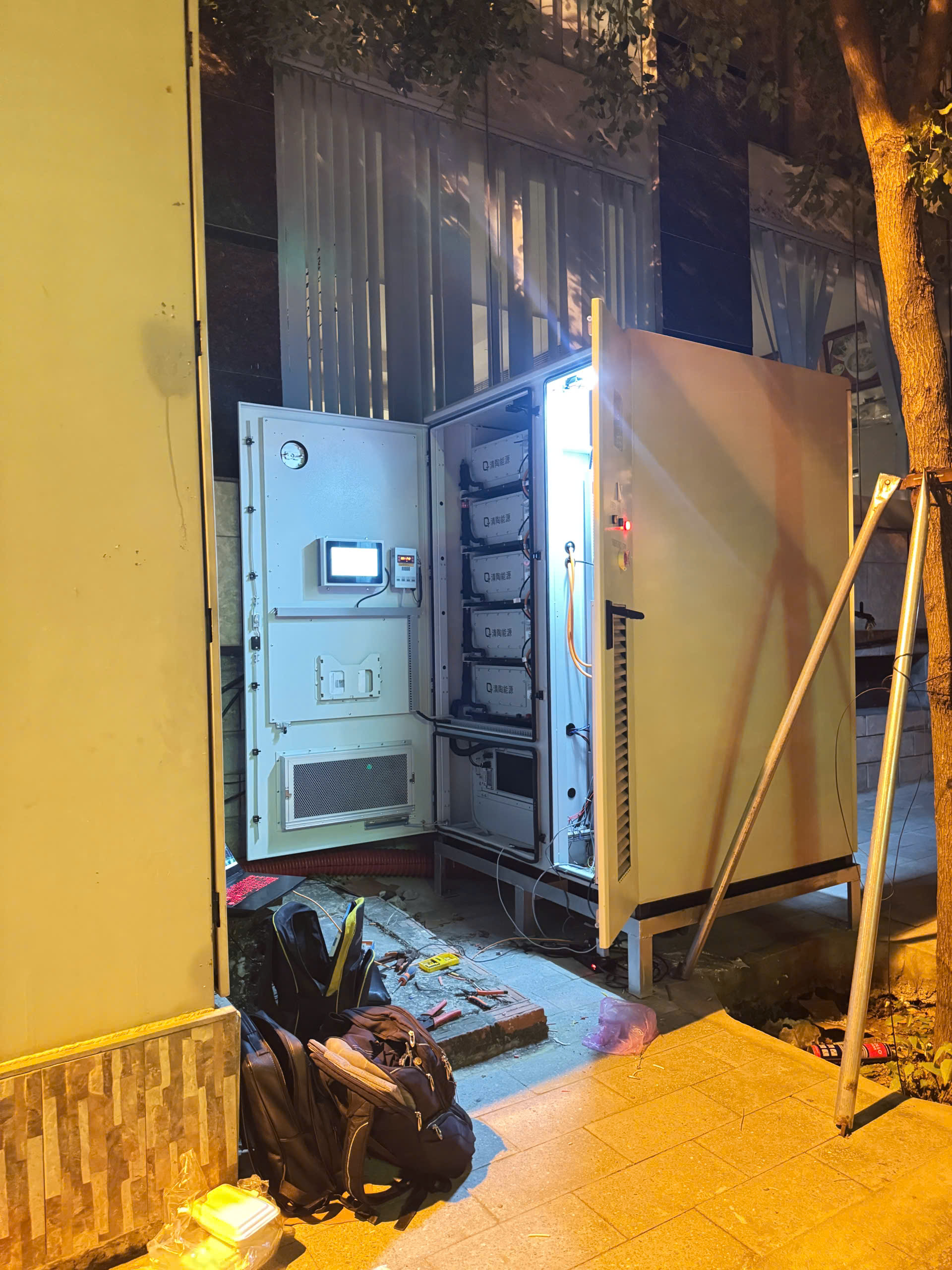 Thi công hệ thống pin lưu trữ năng lượng