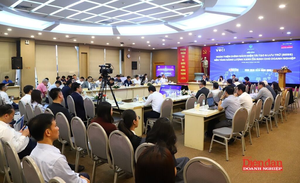 Toàn cảnh Diễn đàn Hoàn thiện chính sách điện tái tạo và lưu trữ BESS do VCCI tổ chức ngày 21/4/2026