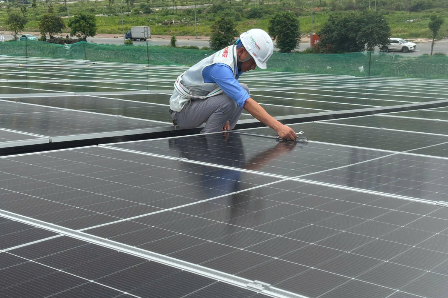 Đội ngũ kỹ sư Etek Power thi công lắp đặt hệ thống điện mặt trời tại dự án PPA