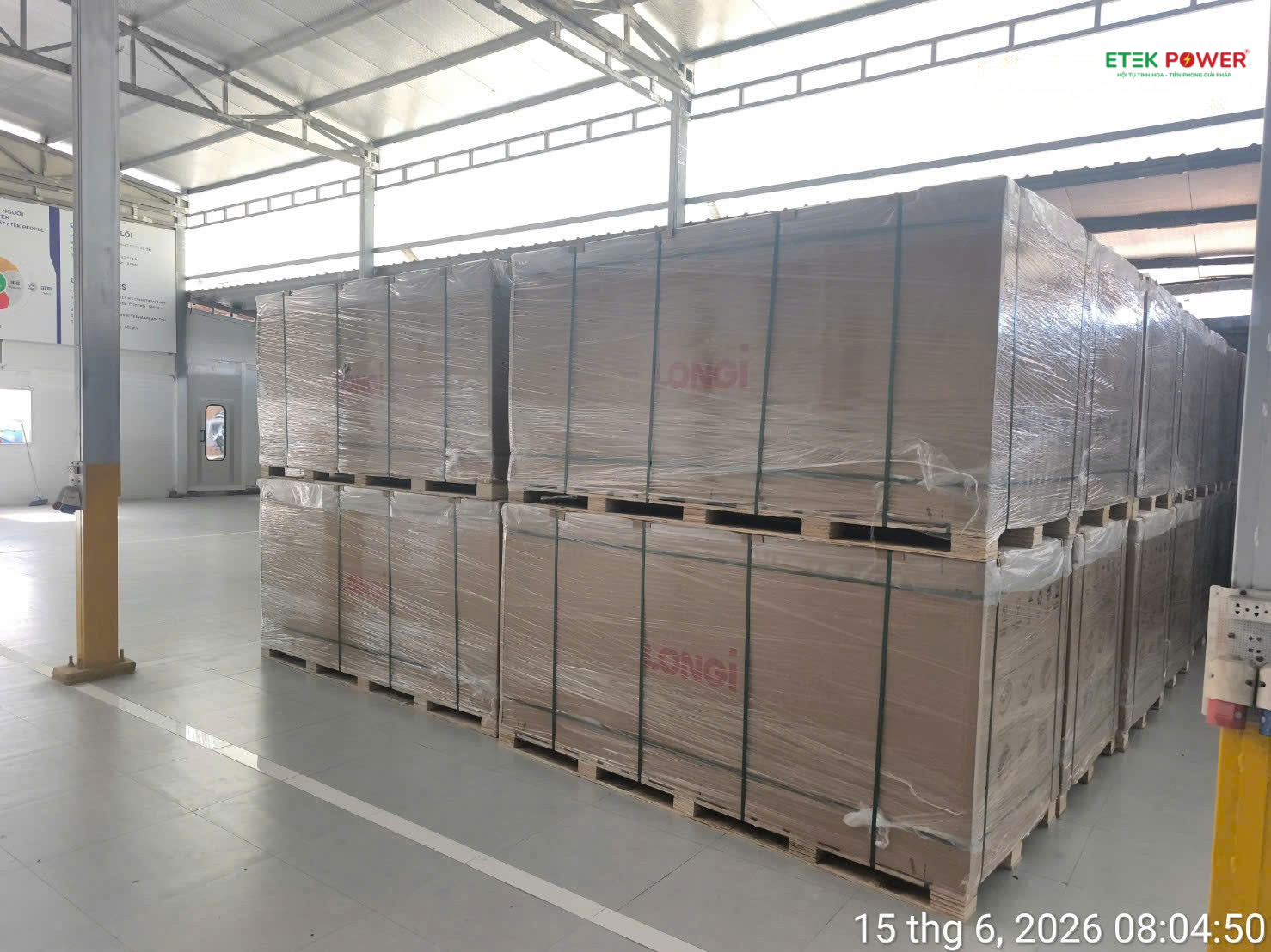 Quy cách đóng gói pallet tấm pin LONGi Hi-MO 9 650W tại kho Etek Power – nguyên đai nguyên kiện từ nhà máy