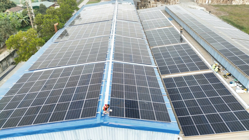 Lắp đặt điện mặt trời áp mái cho nhà máy sản xuất và khu công nghiệp tại Việt Nam năm 2026 – Etek Power