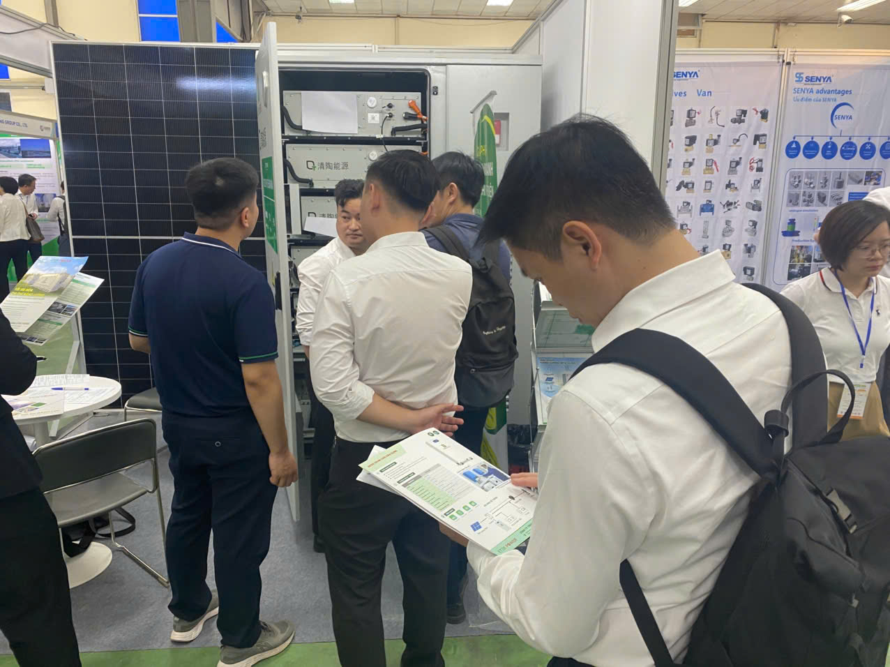 Đội ngũ Etek Power tại gian hàng D34 giới thiệu giải pháp BESS và Solar + BESS tại ENTECH 2026