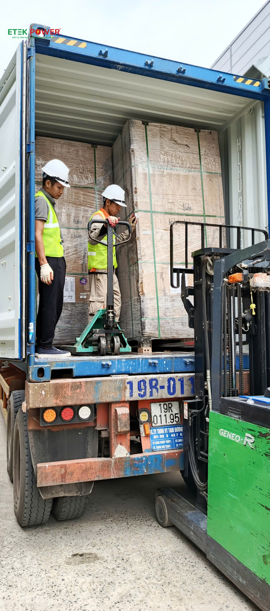 Tấm pin mặt trời được lắp đặt đồng đều trên mái nhà xưởng nhà máy dệt may Thygesen Việt Nam tại Phú Thọ