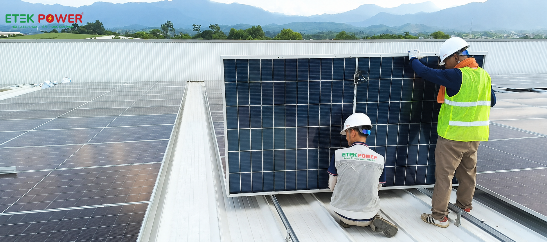 Kỹ sư Etek Power thi công lắp đặt tấm pin mặt trời trên mái nhà xưởng dệt may Thygesen Phú Thọ