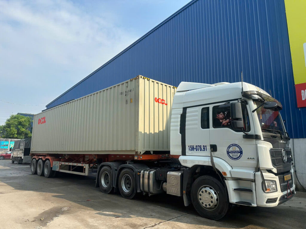 2 container LONGi vừa vào kho Khuyến Lương
