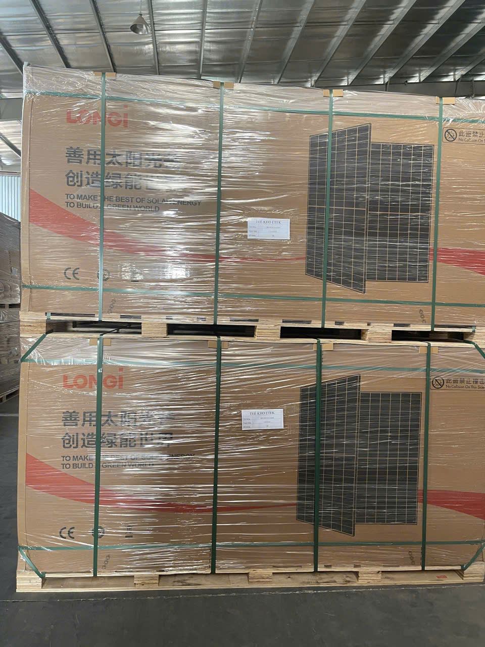 Pallet tấm pin LONGi Hi-MO X10 Guardian 650Wp và Hi-MO 7 620Wp còn nguyên kiện tại kho Etek Power Khuyến Lương, Hà Nội