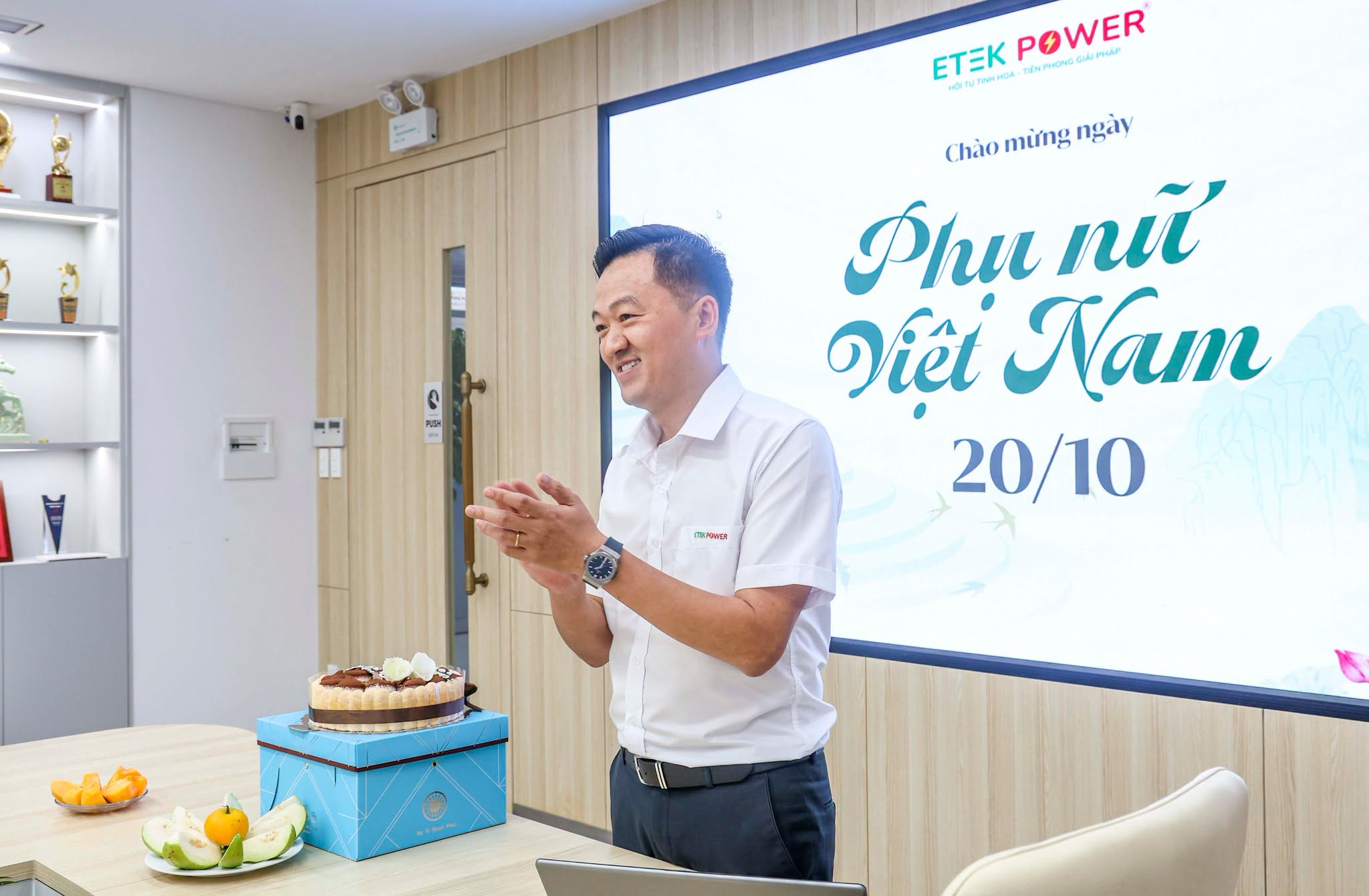 Ban Giám đốc Etek Power chúc mừng chị em ngày 20/10